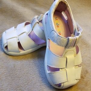 Girl's StrideRite White Closed-Toe Sandal (sz 7.5)
